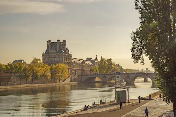 “Personalized Paris travel guide with shopping, dining, and cultural stops.”