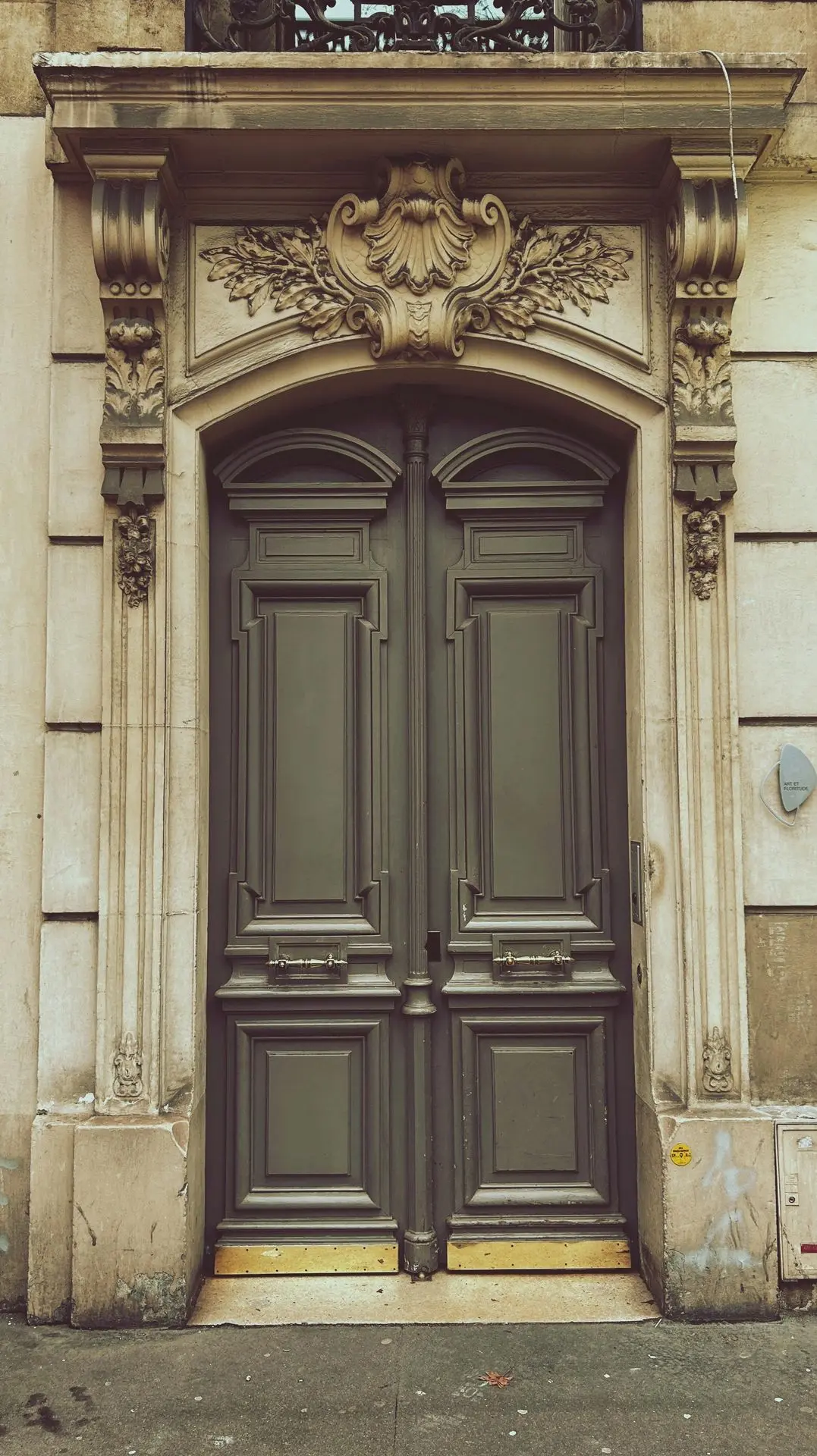 “Fancy and frugal Paris itineraries tailored to your unique style.” “Fancy and frugal Paris itineraries tailored to your unique style.”