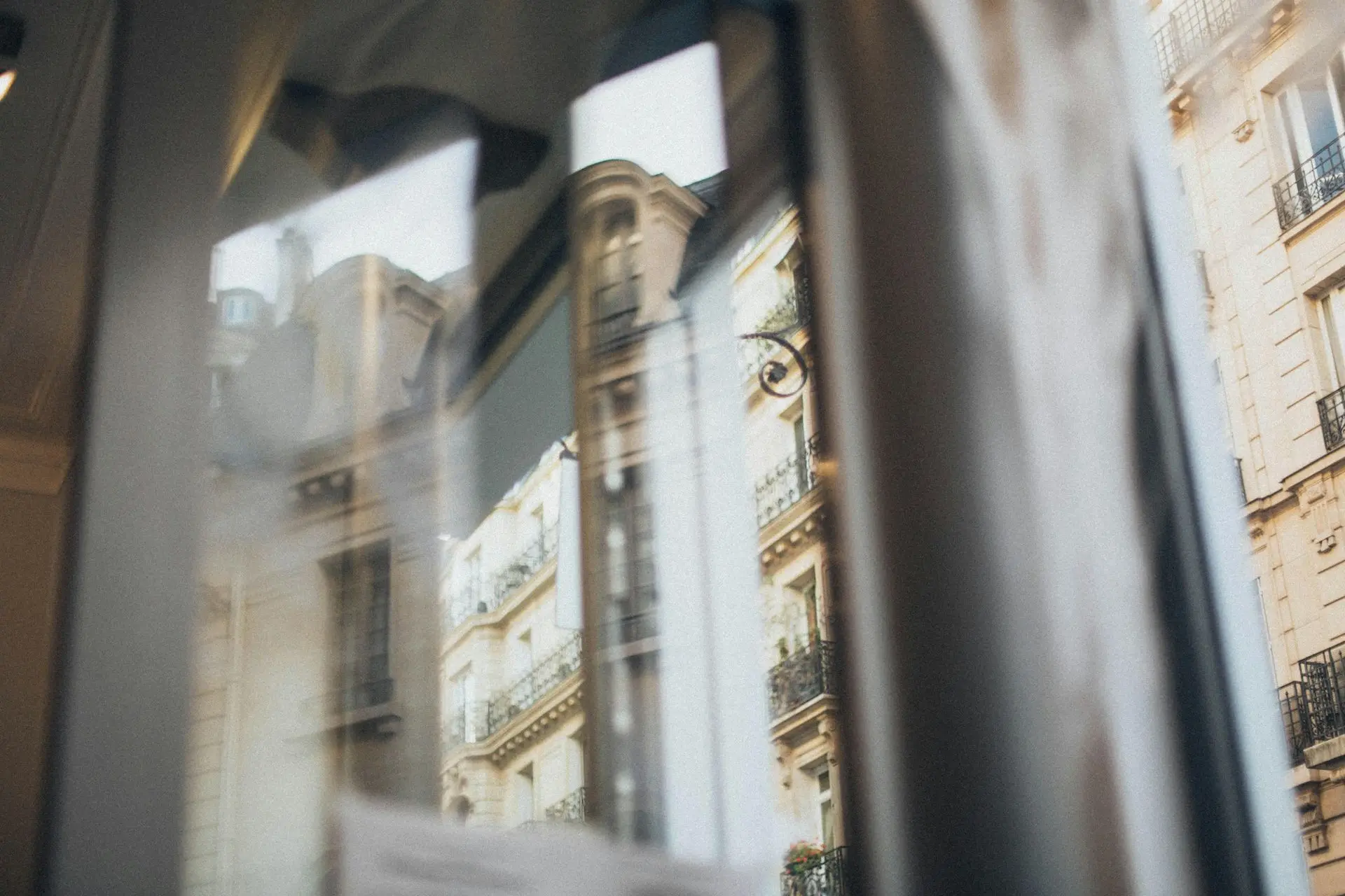 “Personalized Paris travel guide with shopping, dining, and cultural stops.”